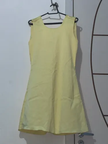 Vestido Amarelo manteiga com laço