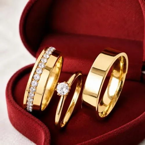 Par de Alianças Reta 4mm Anatômicas com Aliança Femi.Cravejada em Zircônias + Solitária