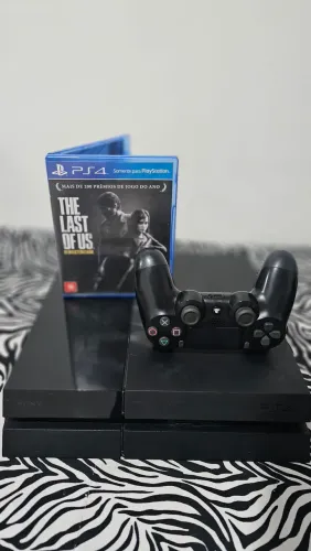 Vendo ps4 Fat semi-novo.