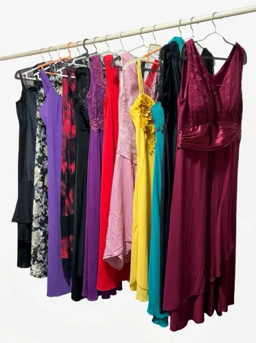 VESTIDOS DE FESTA VARIOS TAMANHOS QUALQUER UM 100,00