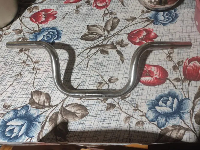 Guidão de moto antigo (já lixado).