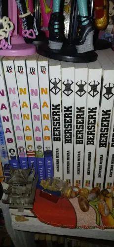 Livros nana e berserk