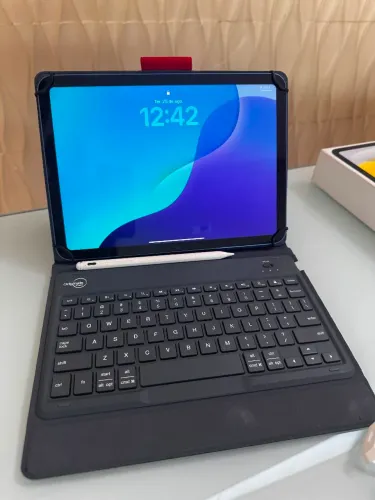 iPad A11 128gb 97% + Teclado Iplace + Caneta