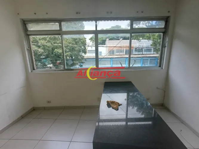SALA COMERCIAL COM 45M² À LOCAÇÃO NO CENTRO DE GUARULHOS POR R$ 900,00