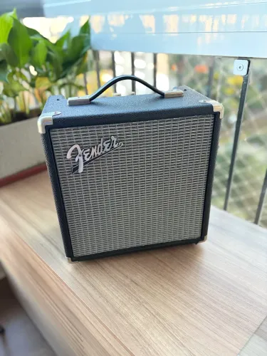 Amplificador para contrabaixo Fender Rumble 15 110V (acompanha transformador para 220V)