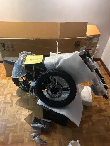 Moto elétrica de trilha