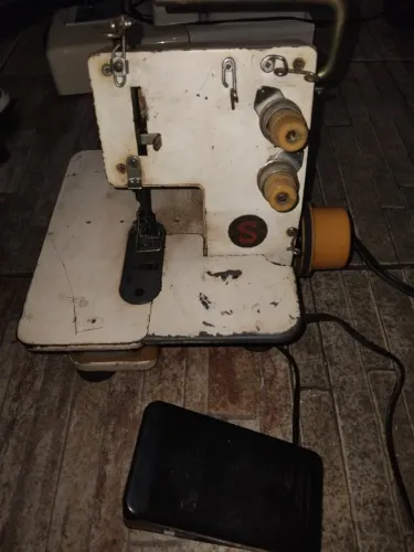 Maquina de costura colarete