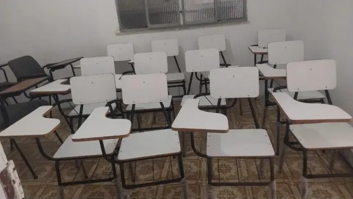 CADEIRA ESCOLAR