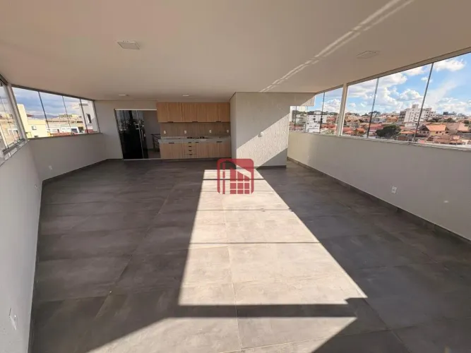 Cobertura para aluguel no bairro Arvoredo - conforto, espaço e localização privilegiada em