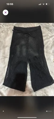 Calça praiana de tricot com fenda preta 