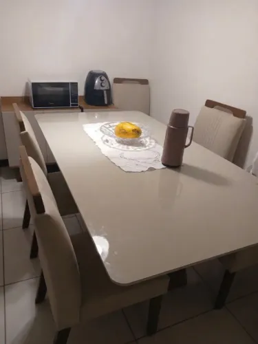 Mesa de Jantar 6 Lugares com Tampo de Vidro (Necessita Pequeno Reparo)