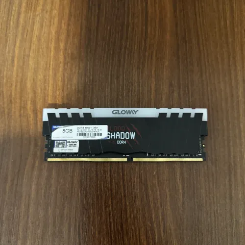 Memória RAM 8GB DDR4 3000MHz com RGB