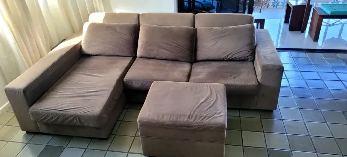 Sofá com chaise