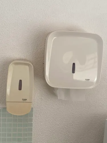 TRIO Porta sabonete liquido + porta papel toalha