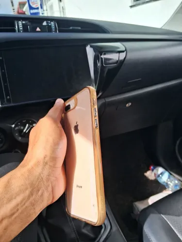 Vendo ou troco iPhone 8 plus 64 gb fucionando tudo ,troco por um superior e dou a volta 