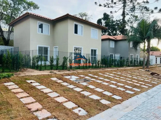 Casa para venda em condomínio fechado, o Residencial Encantada está localizado no bairro d