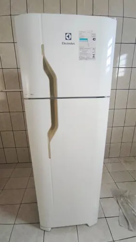 Oportunidade: Geladeira Electrolux DC35A (260L)- impecável!