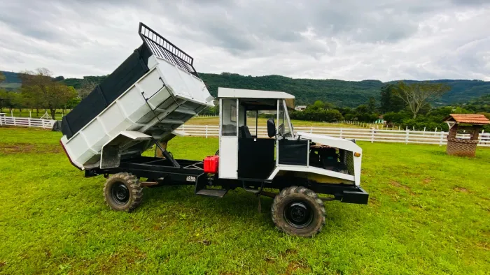 Caminhão Tramontini
