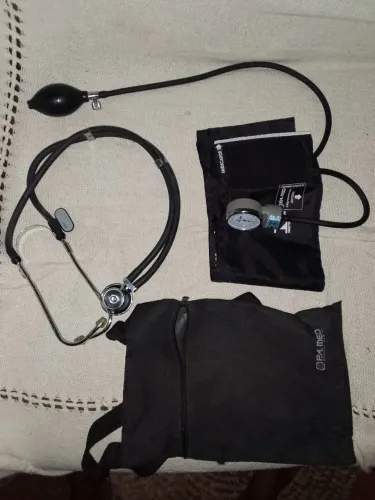 Kit P.A Med - Estetoscópio duplo + Aparelho de Pressão + Bolsa.