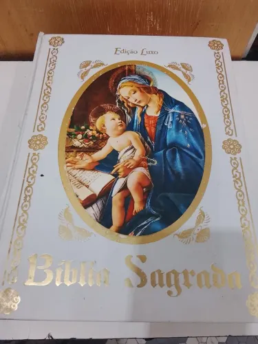 Blibia gigante catolica de luxo