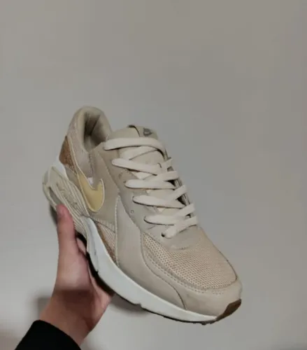 Vende-se tênis Air Max (1° linha), usado apenas 3x. Tamanho 39. R$ 230,00