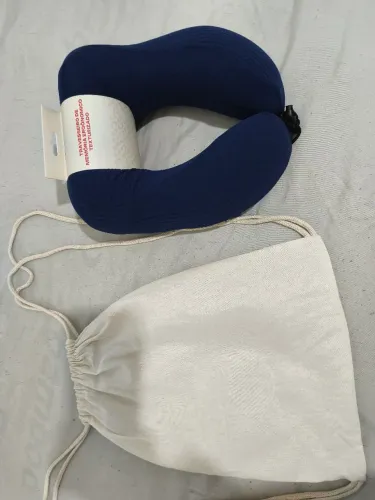 Travesseiro de memória ergonômico texturizado acompanha bolsa (NOVO).