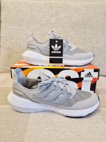 Tênis Adidas