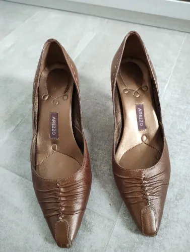 Sapato Arezzo Dourado 34 Salto Baixo Seminovo