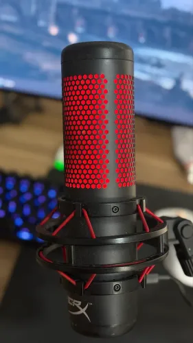 MicrofoneHyperX QuadCast  com caixa e acessórios 