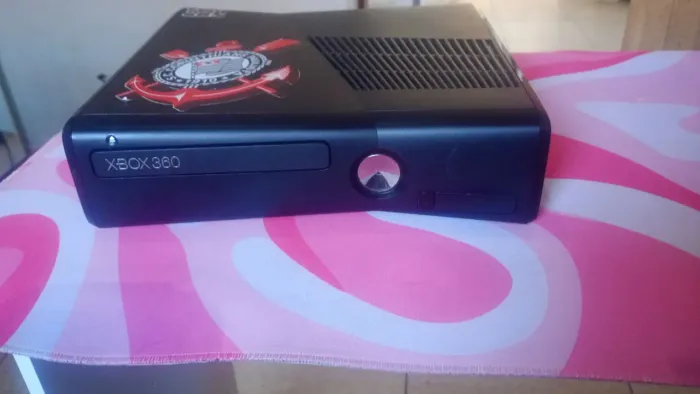 Vendo Xbox 360 com 70 jogos no hd com kinect é um controle, funcionando perfeitamente