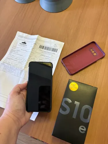 Celular Samsung S10e em perfeitas condições