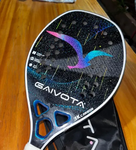 Vendo raquete gaivota semi nova