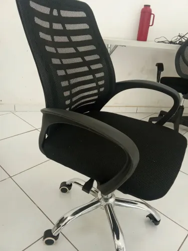Cadeira escritório em perfeito estado (Vender Logo)