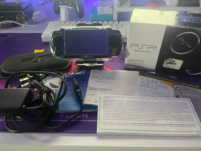 PSP 3000 na Caixa Completo + Capa + Acrílico + 8gb de Memória
