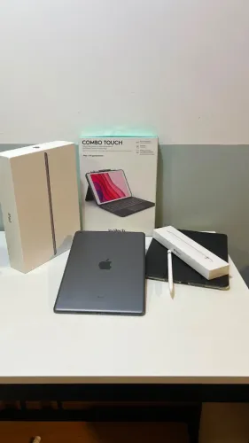 iPad + Apple Pencil + Capa Logitech - Tudo com caixa.