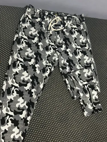 Calça camuflada masculina 