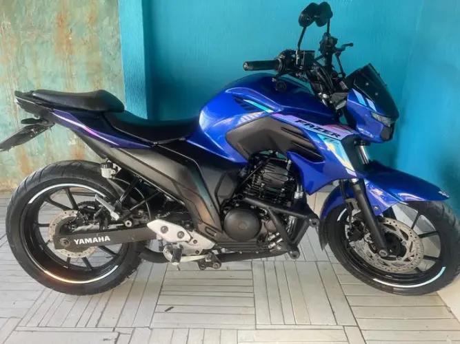 Moto muito boa confiável de mecânica e tudo, conservada nada pra fazer só pega e andar