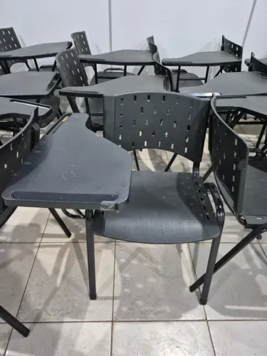Cadeiras Plástica Preta Prancheta (34 cadeiras)