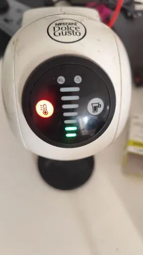 Cafeteira Dolce Gusto Genio S Basic ( está sem o recipiente da água) porém funciona