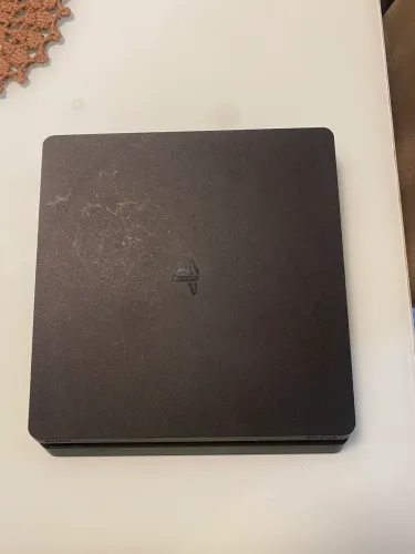 Ps4 slim /1TB/+2 controle 