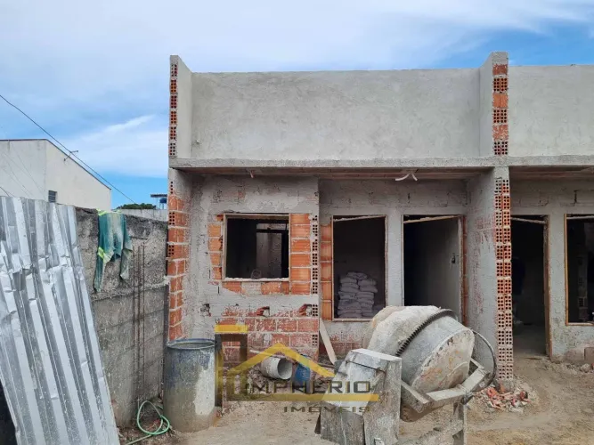 Casa à venda em Curitiba-PR, 2 quartos, 1 sala, 1 banheiro, 1 vaga de garagem na Cidade In