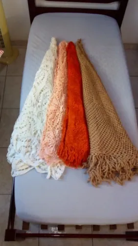 Colcha de Crochê Feita a Mão, Nova Nunca Usada . ( aceito oferta só nas quatro )