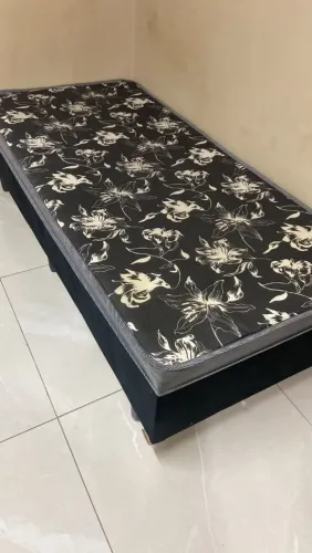 Vendo cama box solteiro usada a 4 meses somente