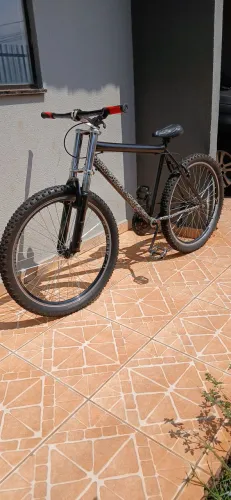 Bike aro 26 preta 400 reais 