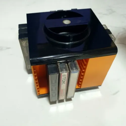 Porta Fitas Cassete K7 Giratório Vintage Cubo com 10 Fitas e 12 Estojos