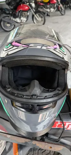 Capacete LS2 tribal em bom estado