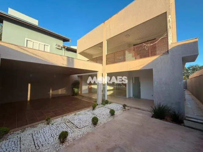 Casa com 3 quartos à venda, 230 m² por R$ 1.200.000