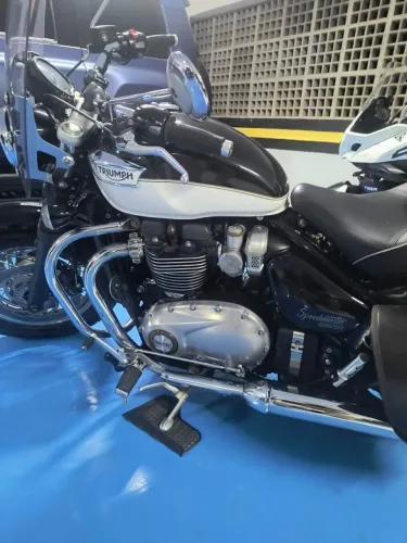 2023 Triumph boneville speedmaster com acessórios originais