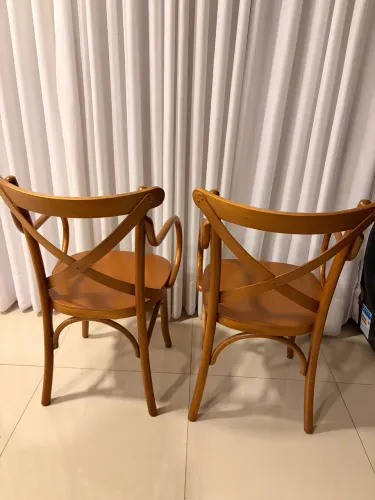 2 cadeiras x madeira com braço