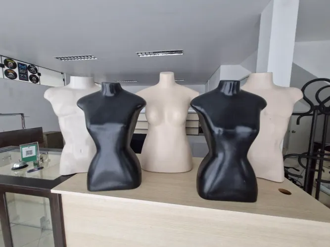 Vendo 09 Manequins
